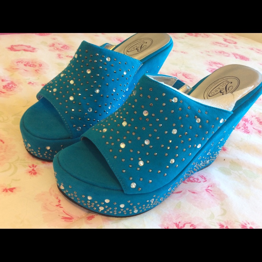 Wedge slip on